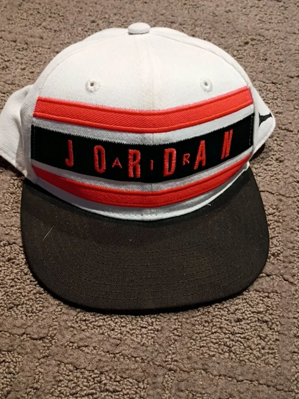 Jordan Kids White, Black & Red Strap-Front Baseball Cap